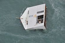 Floating_house_after_2011_Japanese_earthquake